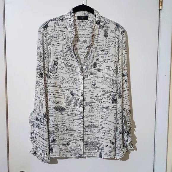 T Tahari Large Hidden Button Front With Bell Type Sleeve - Picture 2 of 11